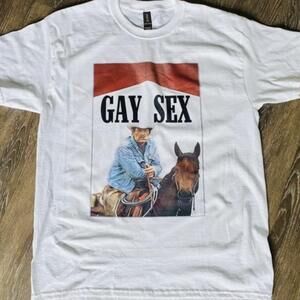 White T-Shirt gay Sexa?